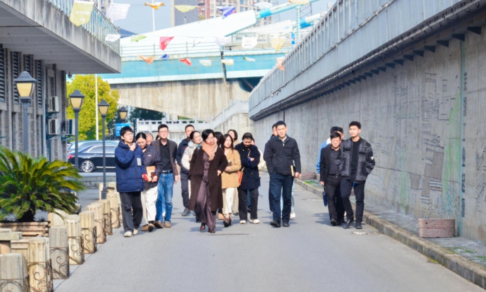 “走進(jìn)園區(qū)，共享未來(lái)”鏡湖區(qū)高層次人才服務(wù)企業(yè)雙向促進(jìn)對(duì)接交流活動(dòng)在園舉辦